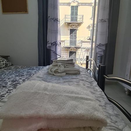 Hotel Amici Holidey Camera Stazione à La Spezia Extérieur photo